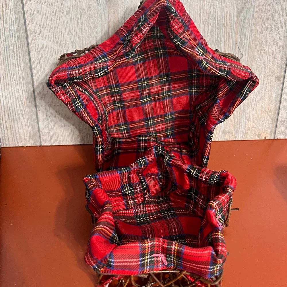 Vintage Star Shaped Grapevine Nesting Baskets Set of 2 Red Plaid Lining Holiday